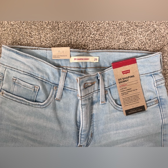 NWT LEVI 311 Shaping Jeans! Size 2 W26 L30! - Picture 6 of 9